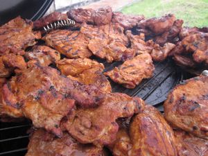 Viele gegrillte Hähnchenteile