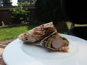 Fertig gerollte Schaumburger Rolle auf dem Teller