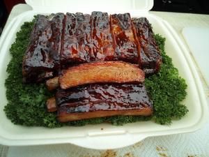 Juryschale mit glasierten Spareribs
