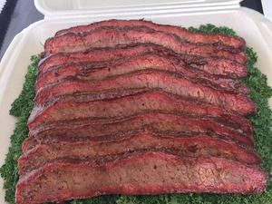 Juryschale mit Brisketscheiben mit Rauchring